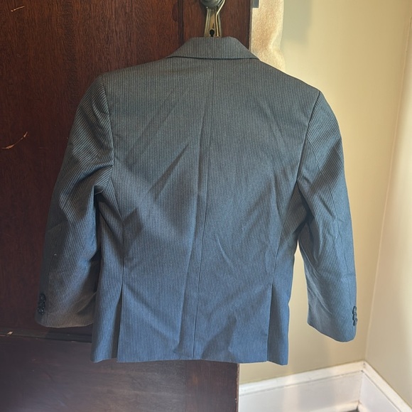 Boys Gray PinStriped Suit Jacket Size 8 Not New - Picture 3 of 16